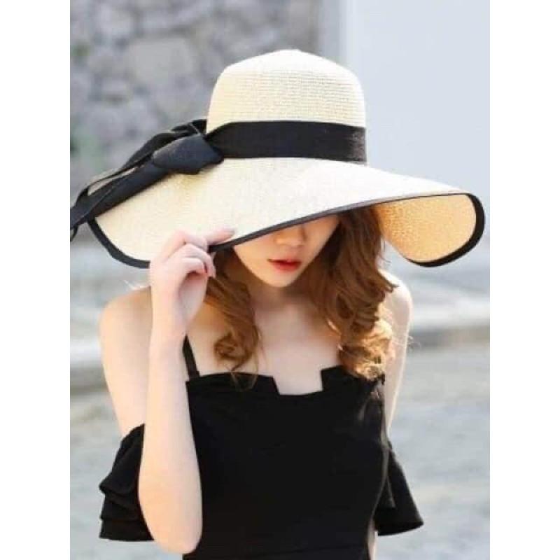 Mũ cói rộng vành