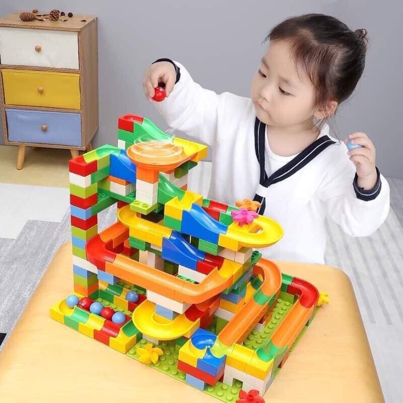 Đồ chơi lắp ghép xếp hình 206 chi tiết cầu trượt thả bi rơi tự do vui nhộn thiết kế độc đáo sáng tạo cho bé chơi mãi không chán, chất liệu 100% nhựa ABS siêu bền, màu sắc đẹp rõ nét