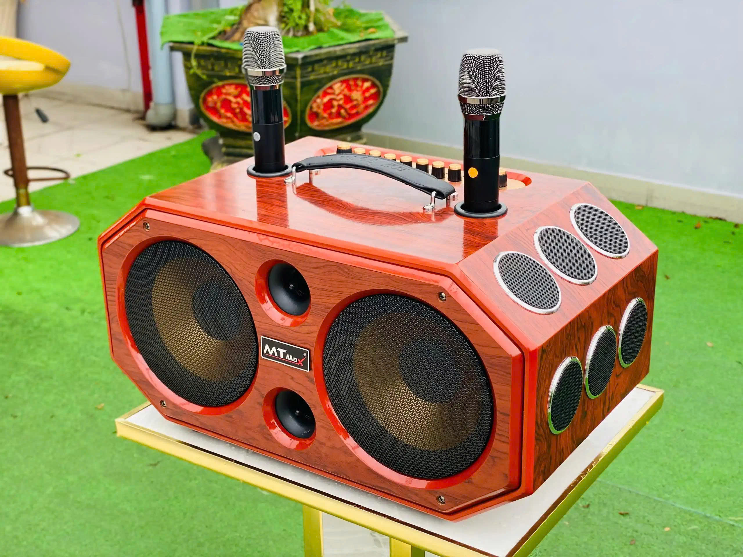 Loa Karaoke Xách Tay Cao Cấp MTMAX V3 Pro 16 Đường Tiếng, Hệ Thống Bass Đôi 20, 2 Treble, 12 Trung, Công Suất Mạnh Mẽ 350W-500W, Công Nghệ DSP Hiện Đại, Micro Không Dây Chống Hú hàng nhập khẩu