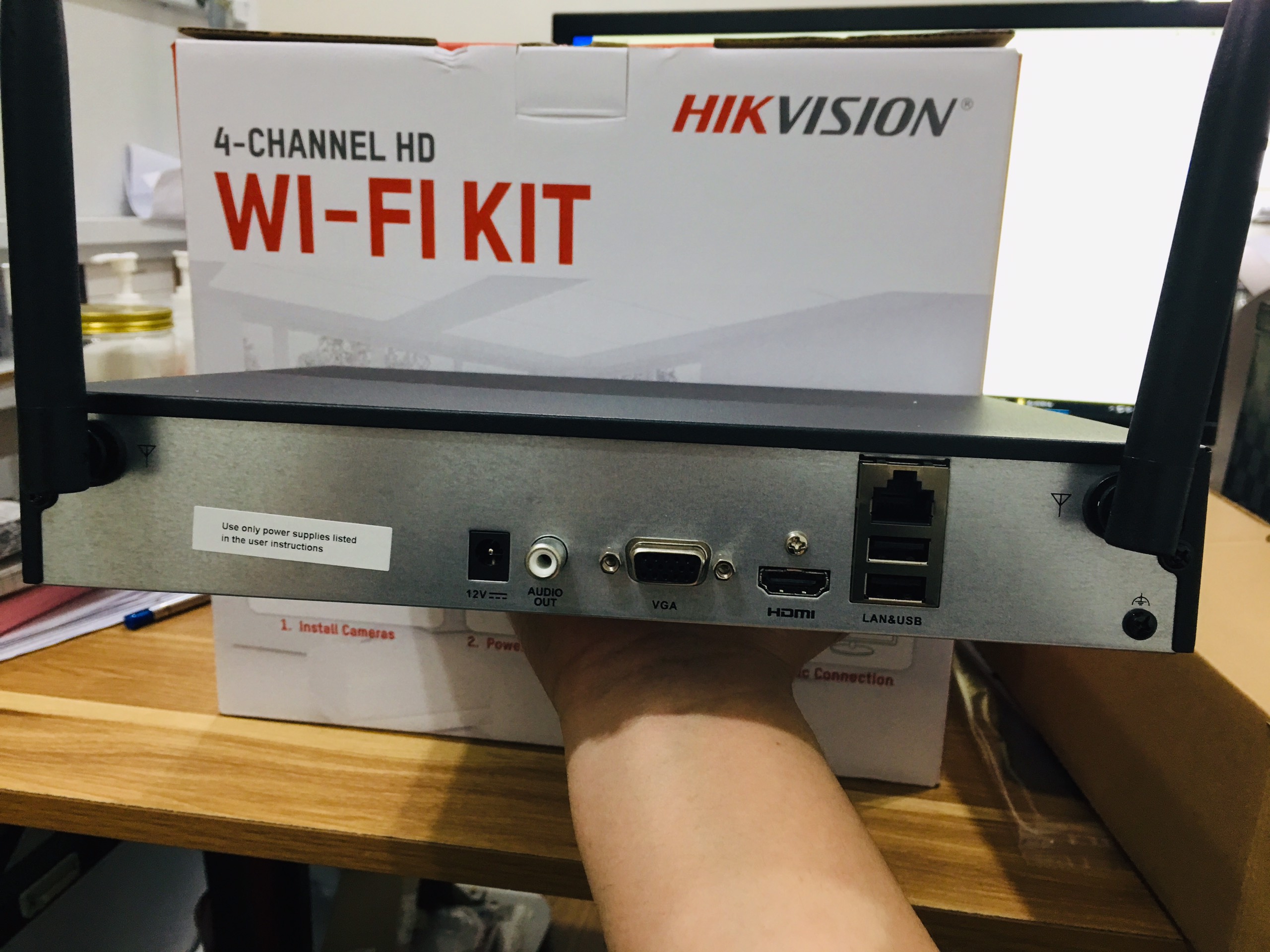 Đầu ghi wifi 4 kênh IP DS-7104NI-K1/W/M, 2 ăng ten, vỏ sắt, tối đa 4MP, tách từ KIT (hàng chính hãng )