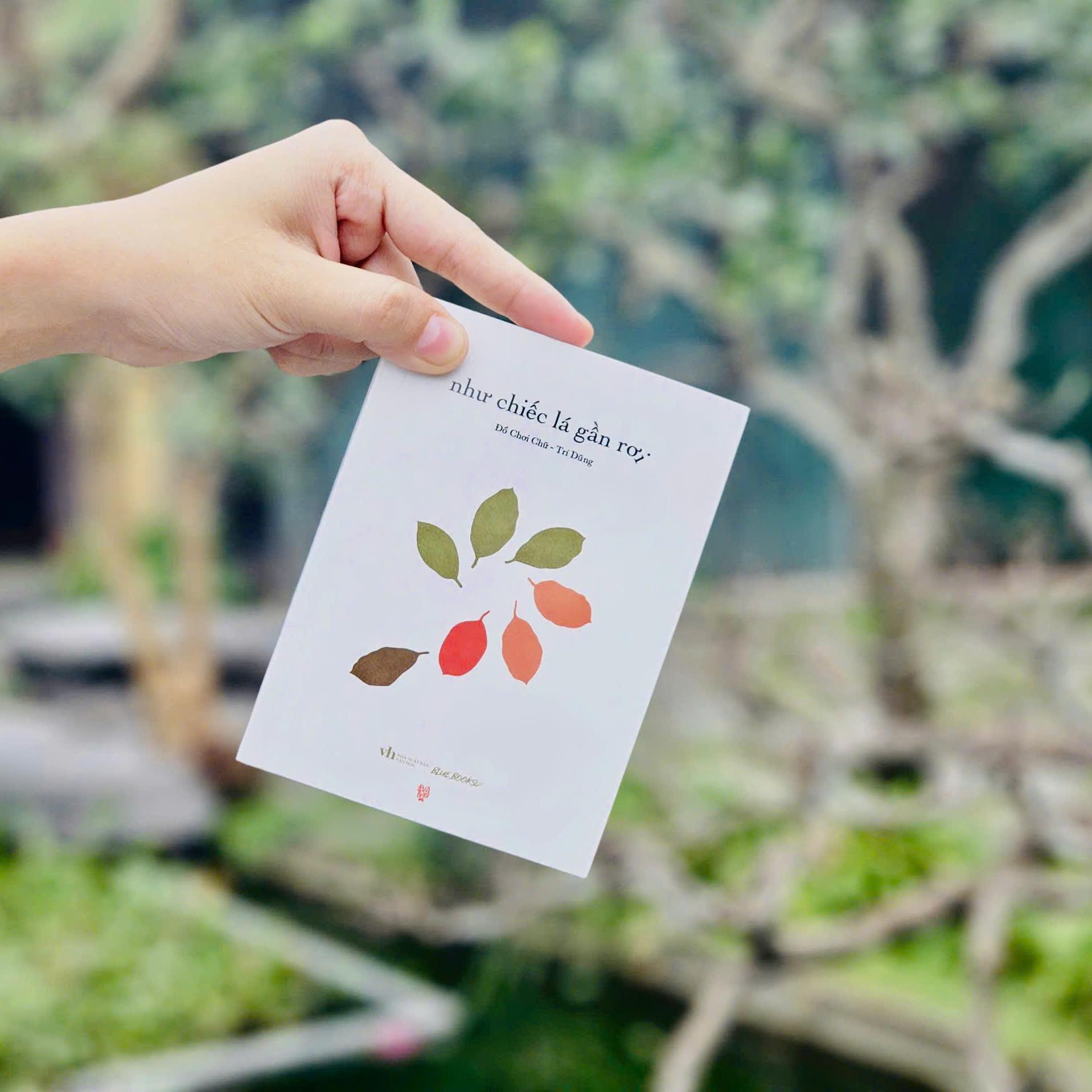 Sách - Như Chiếc Lá Gần Rơi