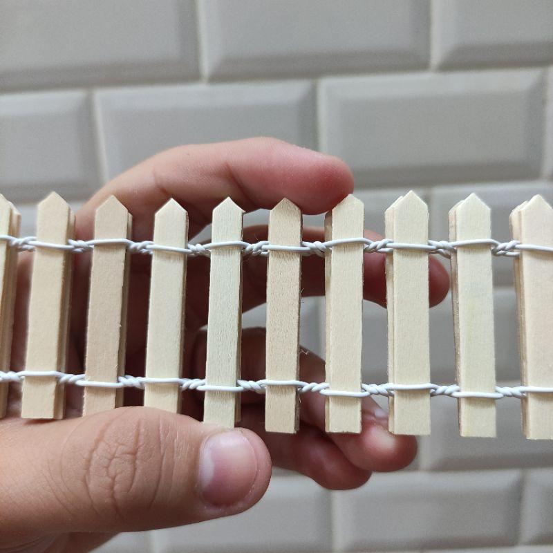Hàng rào gỗ trang trí chuồng thú cưng