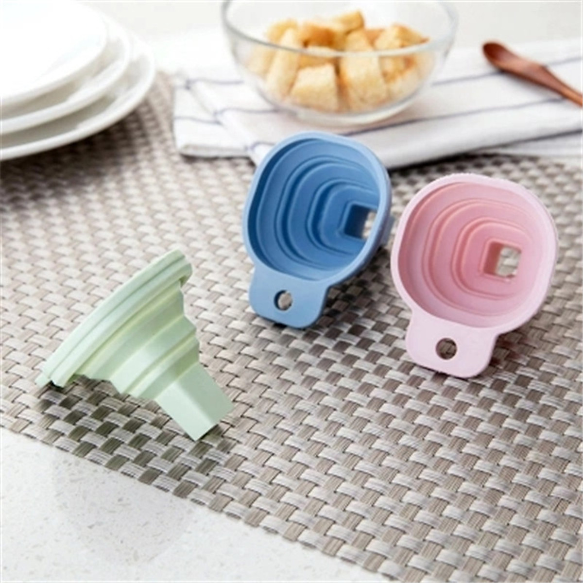 Phễu Rót Dung Dịch Silicon Gắp Gọn - Màu Ngẫu Nhiên