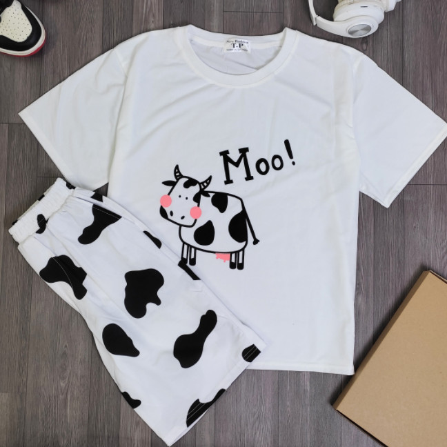 SET BỘ ĐỒ NAM NỮ BÒ SỮA MOO HOẠT HÌNH NEW - PHỐI QUẦN ĐÙI BÒ SỮA MẶC ĐI CHƠI ĐI LÀM ĐỀU ĐƯỢC, Đồ Bộ Hoạt Hình Unisex BÒ SỮA – Aossi , Set Cartoon, Freesize, Thun Cotton, Nam Nữ Đều Mặc Được