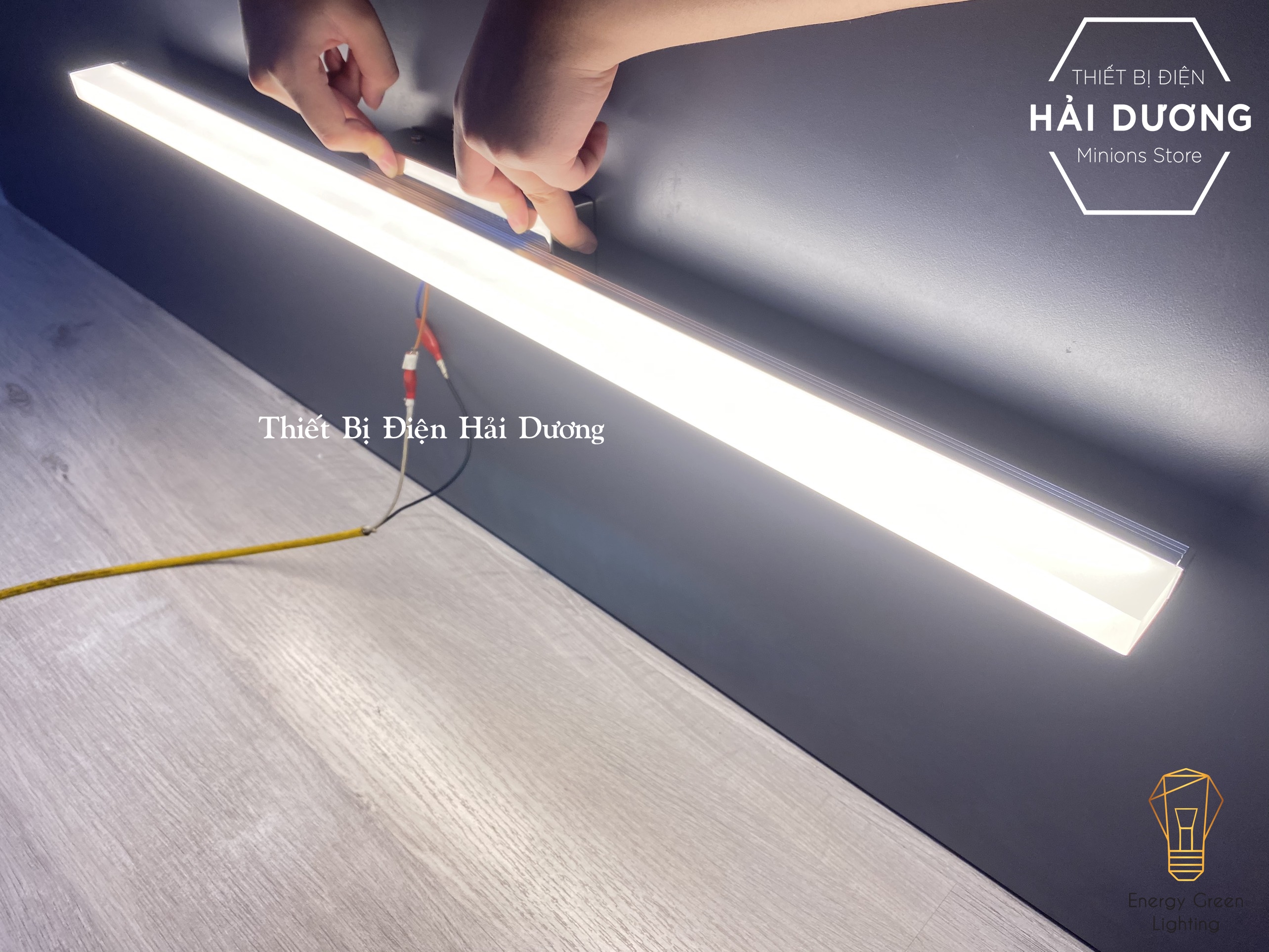Đèn Soi Tranh- Đèn Rọi Gương Led Model A50 80cm 16w - 3 Chế Độ Ánh Sáng