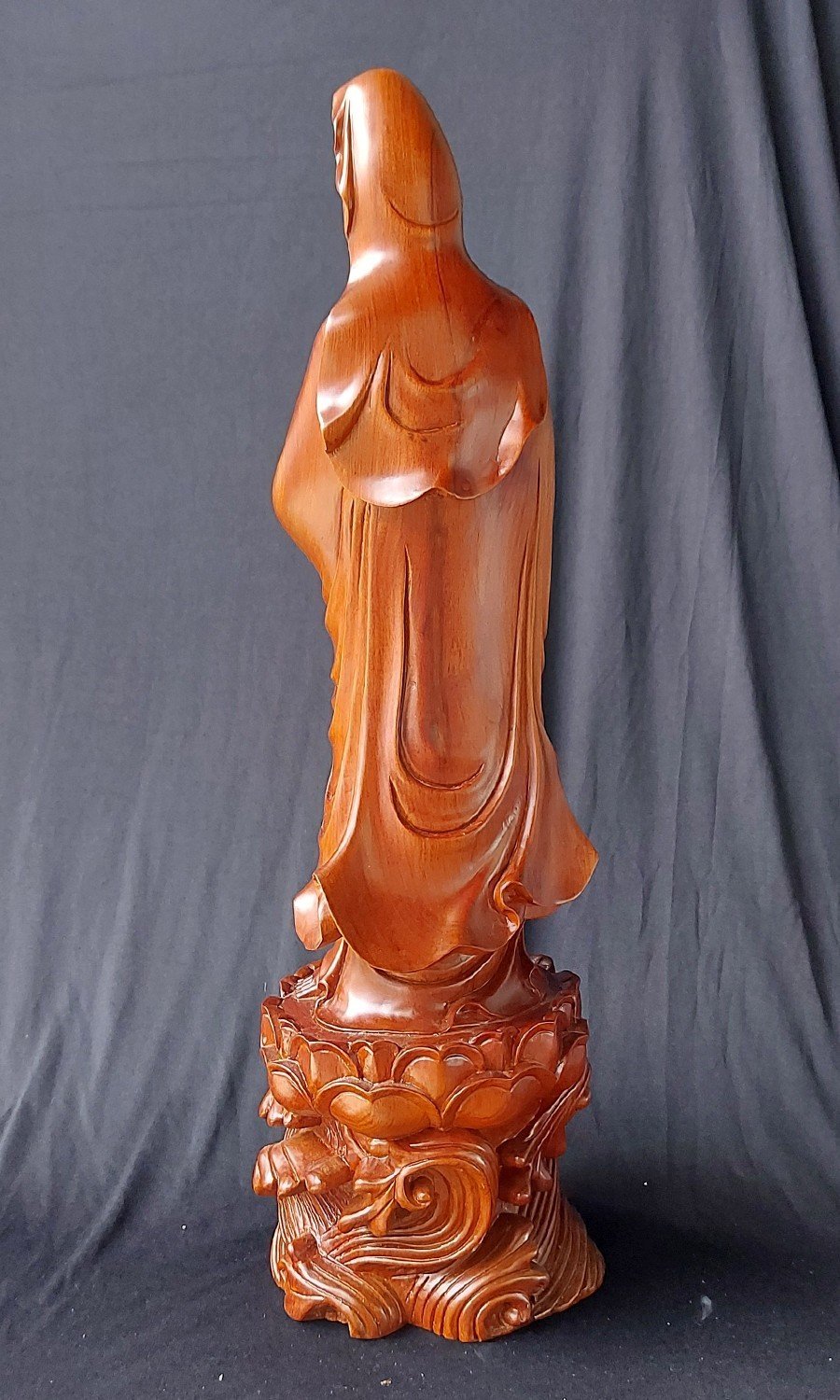 Tượng Phật Quan Âm Bồ Tát tọa lạc đài sen bằng gỗ Hương - C60
