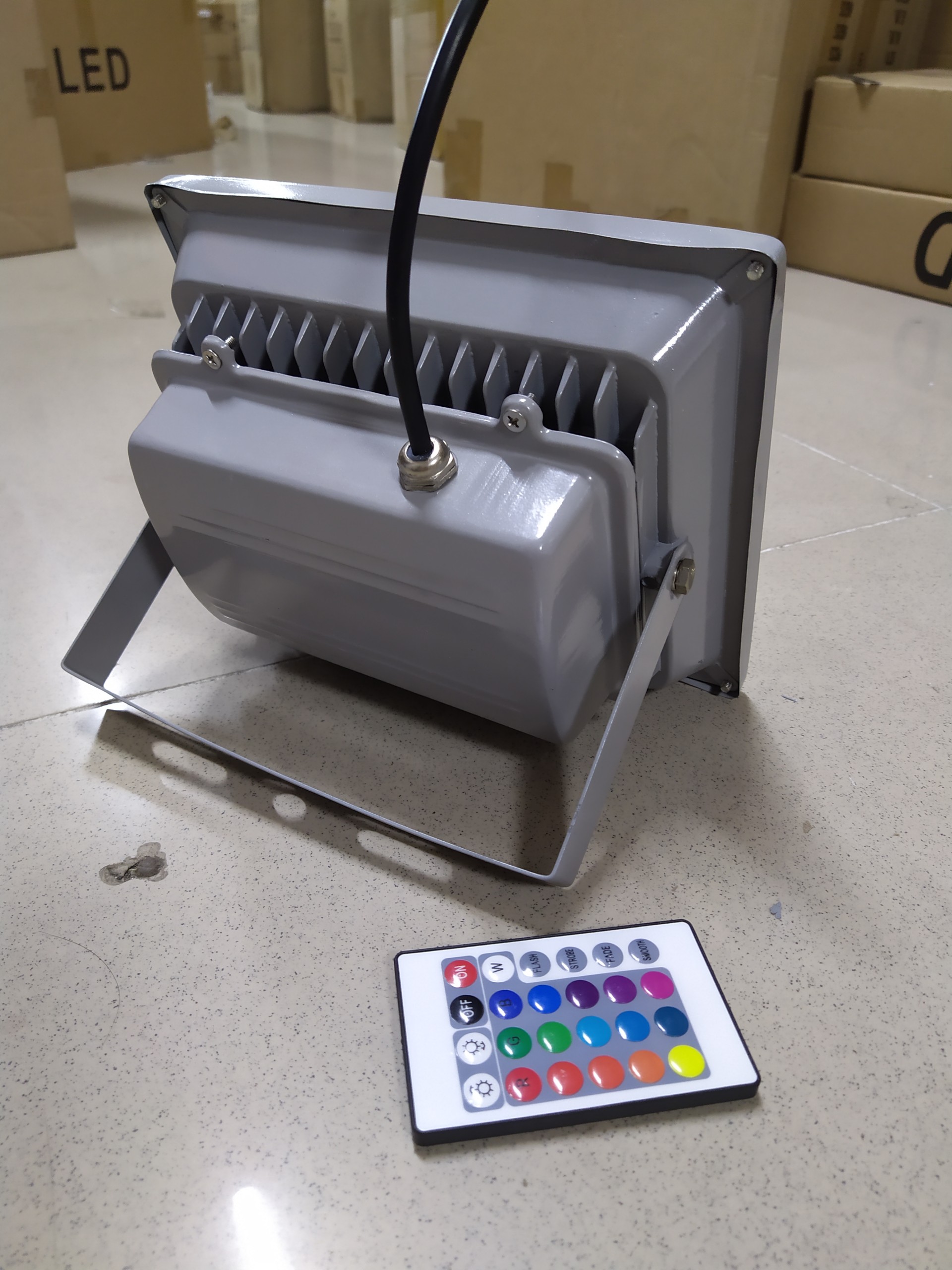 Đèn pha LED đổi màu công suất 50w