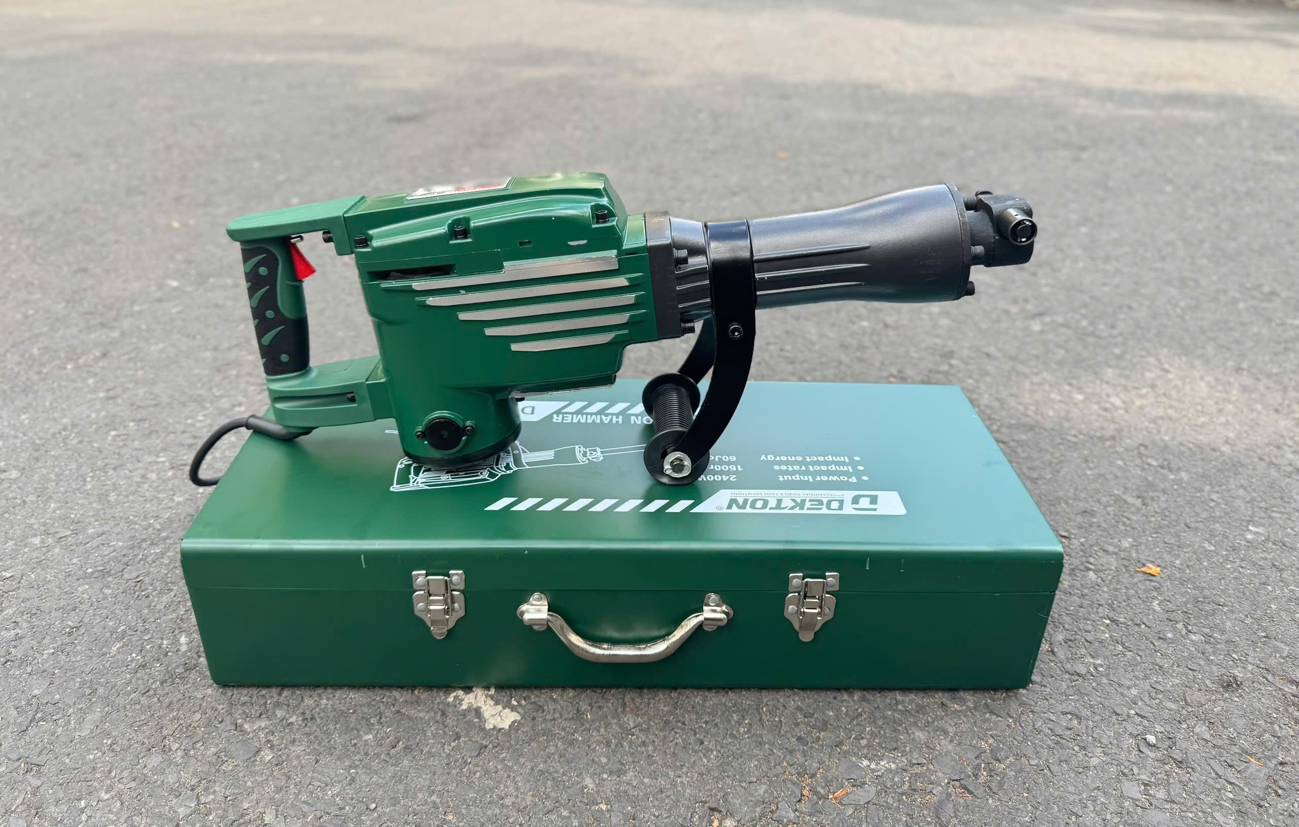 MÁY ĐỤC BÊ TÔNG 30MM 2400W LỰC ĐẬP KHỦNG 65J DK-DH6502 DEKTON - HÀNG CHÍNH HÃNG