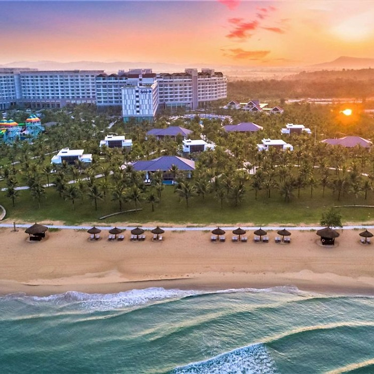 Gói 3N2Đ Radisson Blu Resort 5* Phú Quốc - Buffet Sáng, Xe Đón Tiễn Sân Bay, Xe Chợ Đêm, Hồ Bơi, Bãi Biển Riêng, Dành Cho 02 Người Lớn Và 02 Trẻ Em Dưới 12 Tuổi