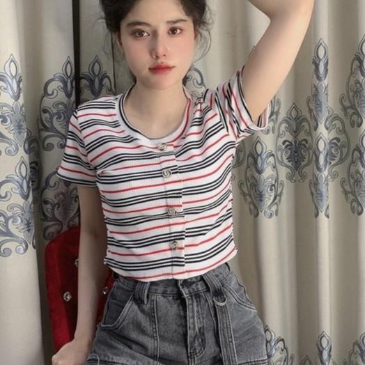 Aó thun croptop sọc cổ đóng nút size S từ 40-50kg size M từ 50-60kg