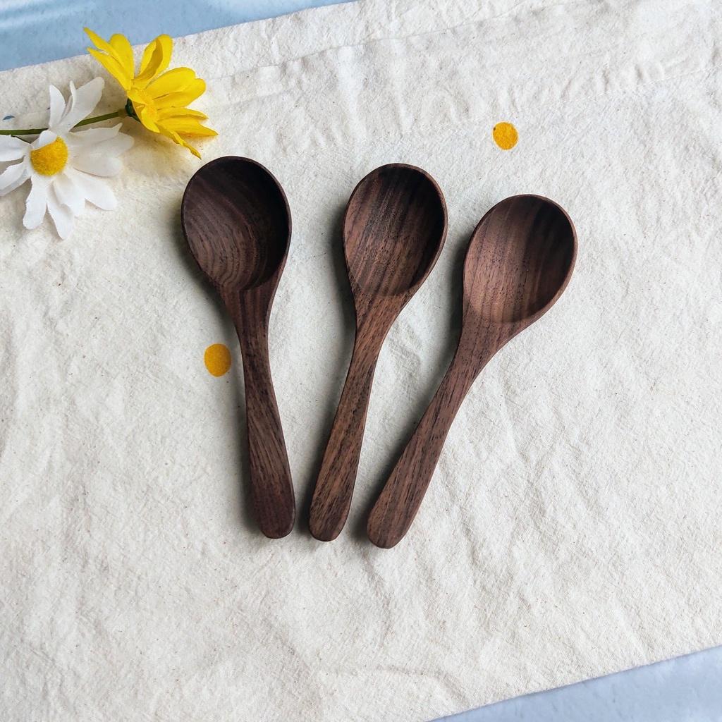 Thìa/Muỗng Gỗ Óc Chó Tự Nhiên Miệng Tròn 15.5x4cm, Thìa Ăn Chè,Cơm An Toàn, Thìa Chụp Ảnh Decor
