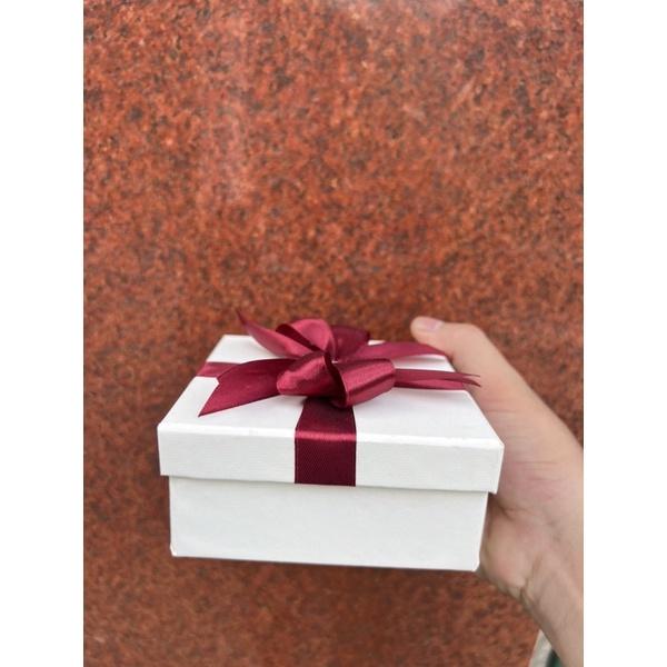 Hộp quà nhỏ xinh xắn, vuông 10 cao 5cm