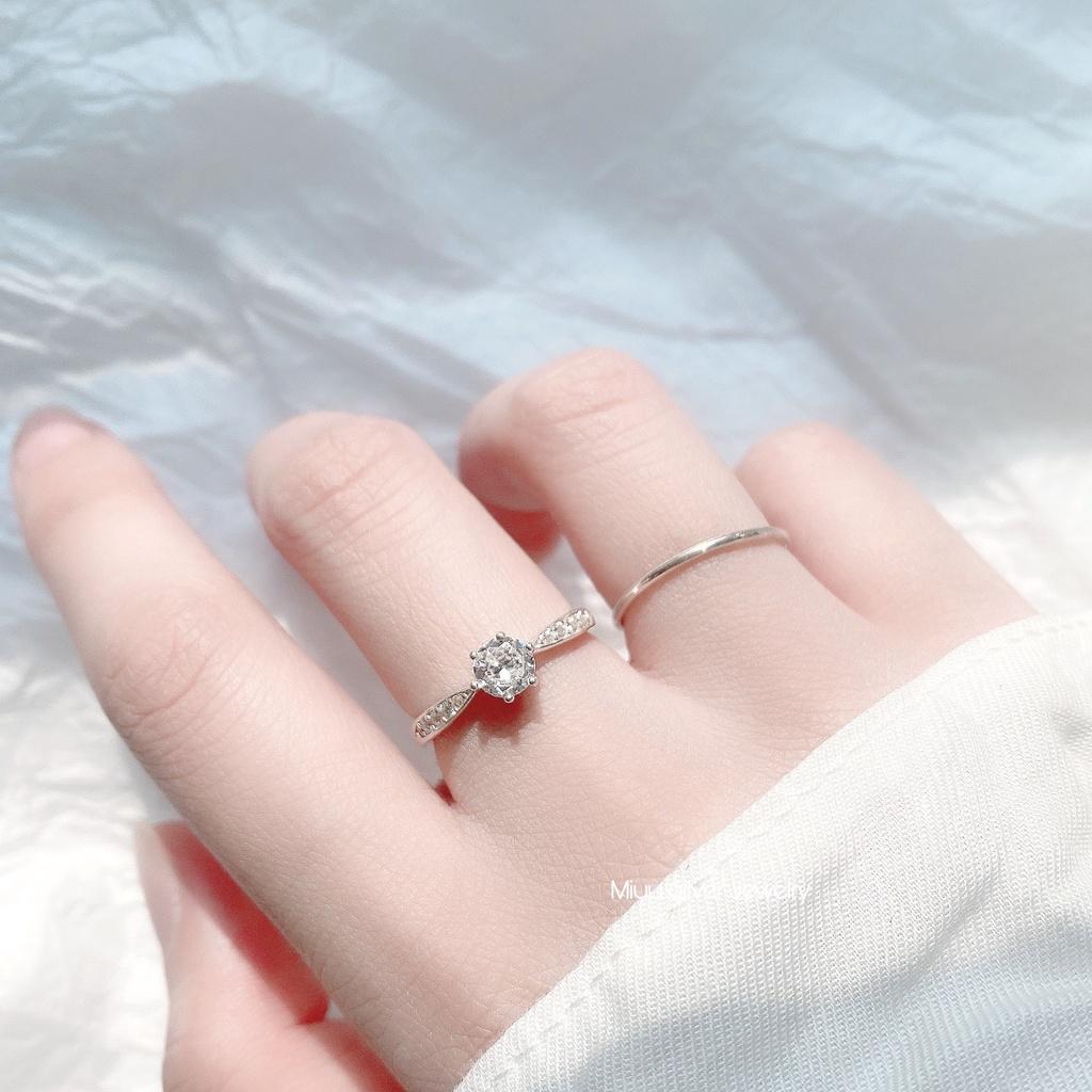 Nhẫn bạc nữ Miuu Silver, nhẫn nữ đính đá 6 trấu thân vát Christiana Ring