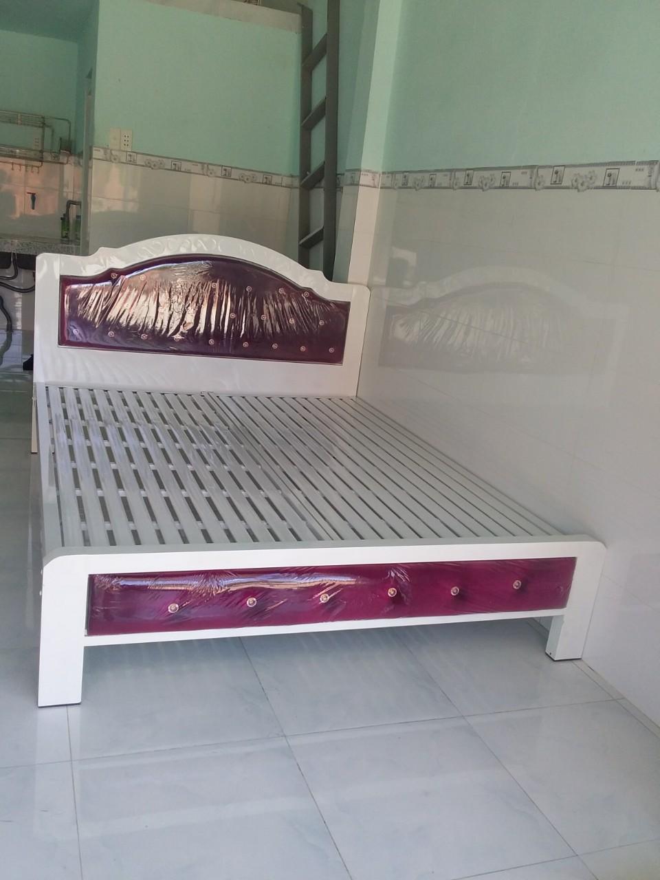 Giường ngủ bằng sắt hộp 5x10 1m6x2m _LG555-16