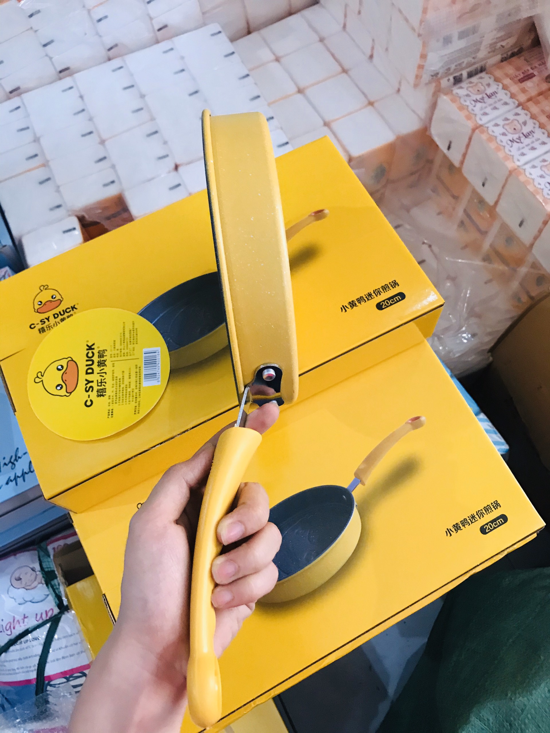 CHẢO NẤU ĂN ĐA NĂNG CHO GIA ĐÌNH - CHẢO VỊT VÀNG MINI SIZE 20CM TAY CẦM CHỐNG NÓNG, THIẾT KẾ NHỎ GỌN GIÚP BẠN DỄ DÀNG CHẾ BIẾN CÁC MÓN ĂN, DỄ VỆ SINH SAU KHI DÙNG