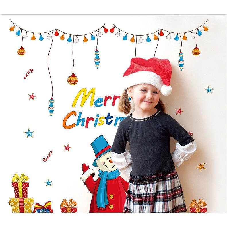 Decal trang trí noel chú người tuyết áo đỏ