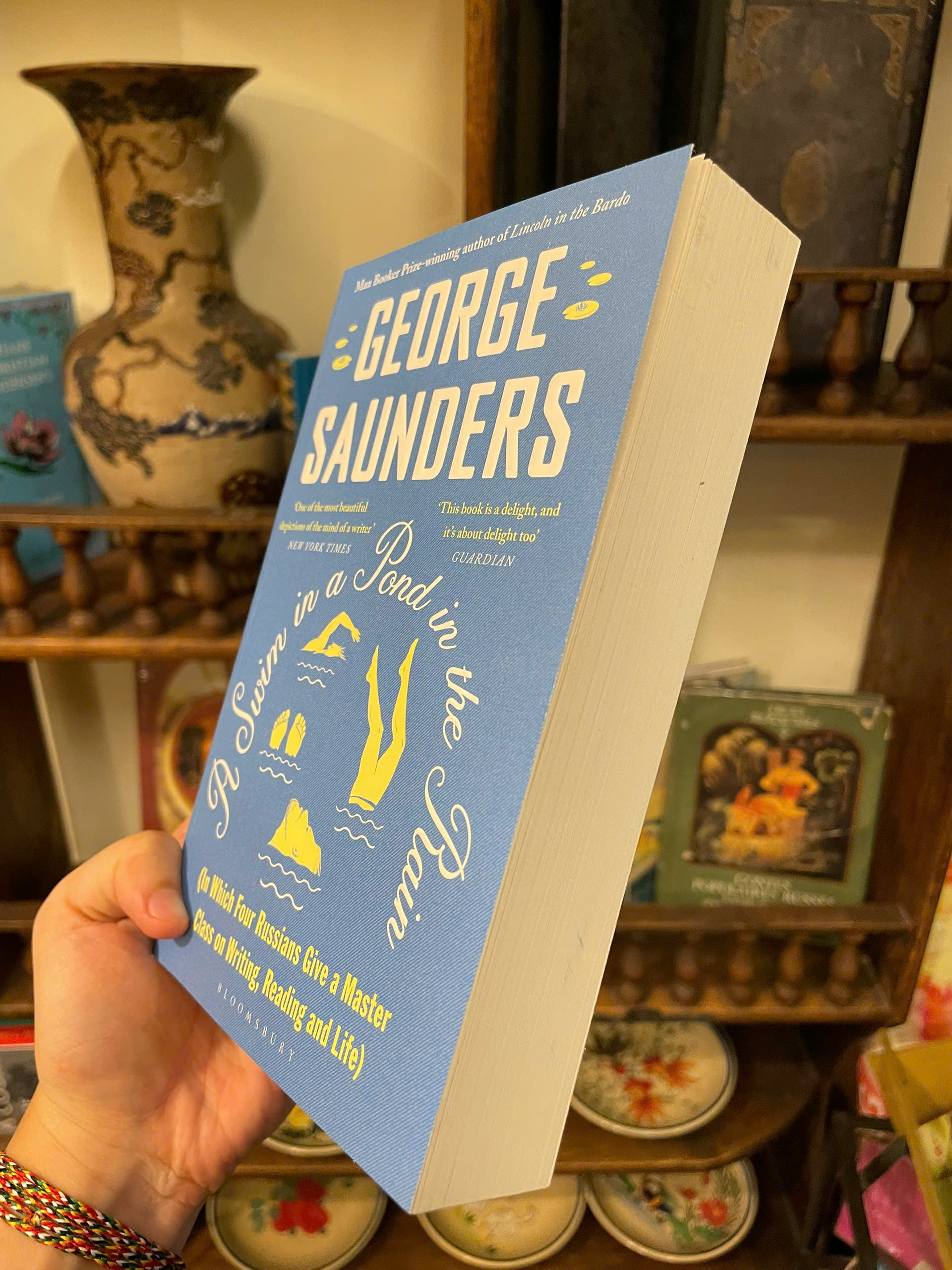 Sách - A Swim in a Pond in the Rain (New York Times Bestseller) by George Saunders | English Stories
