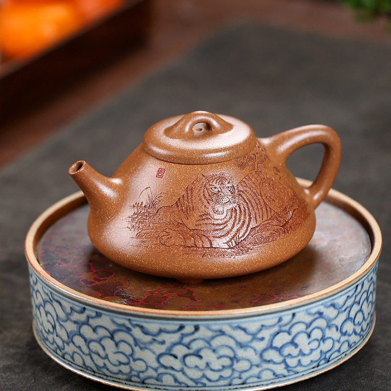 Ấm Tử Sa Nghi Hưng Thạch Biều Uy Trấn Bát Phương 260 ml