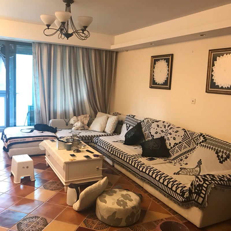 Chăn thảm phủ ghế sofa phối hợp làm thảm trải sàn kim cương