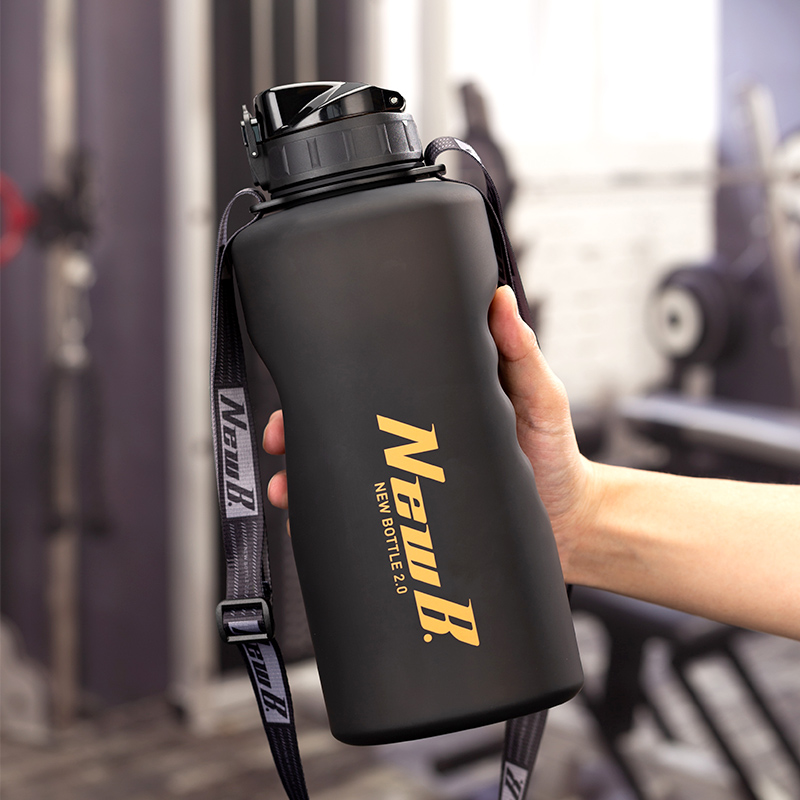 Bình Nước Thể Thao Quai Xách Tritan NewB 1500ml Cao Cấp - tặng cọ vệ sinh