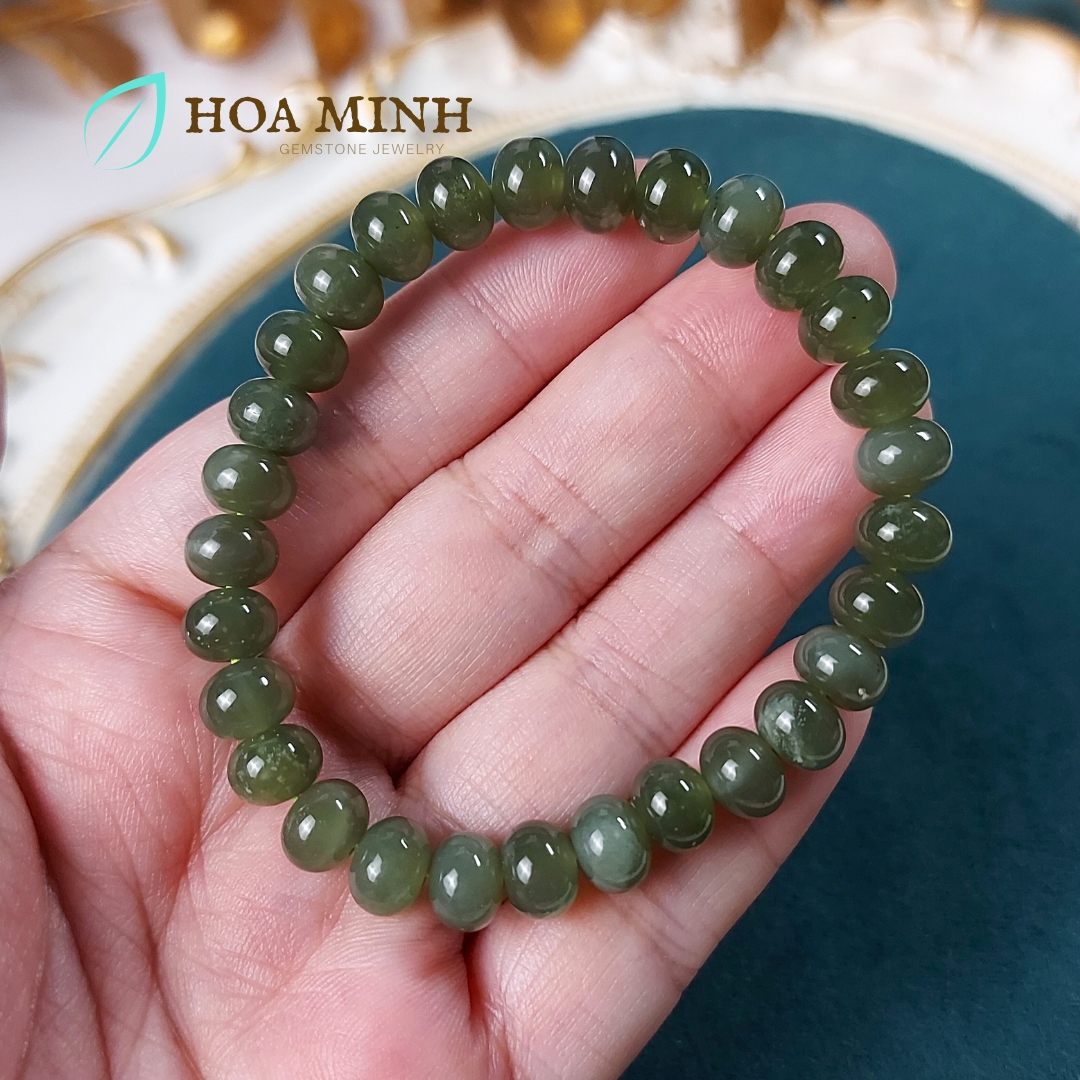 Vòng tay Ngọc Hòa Điền kiểu bánh xe xanh trong đậm size 7.9 li bóng bẩy cực VIP không kén mệnh