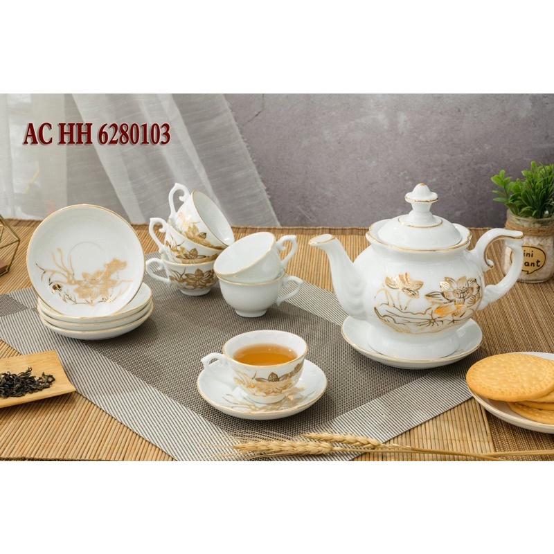 Bộ ấm trà men trắng ngà, họa tiết vẽ vàng. Gốm sứ Bát Tràng.