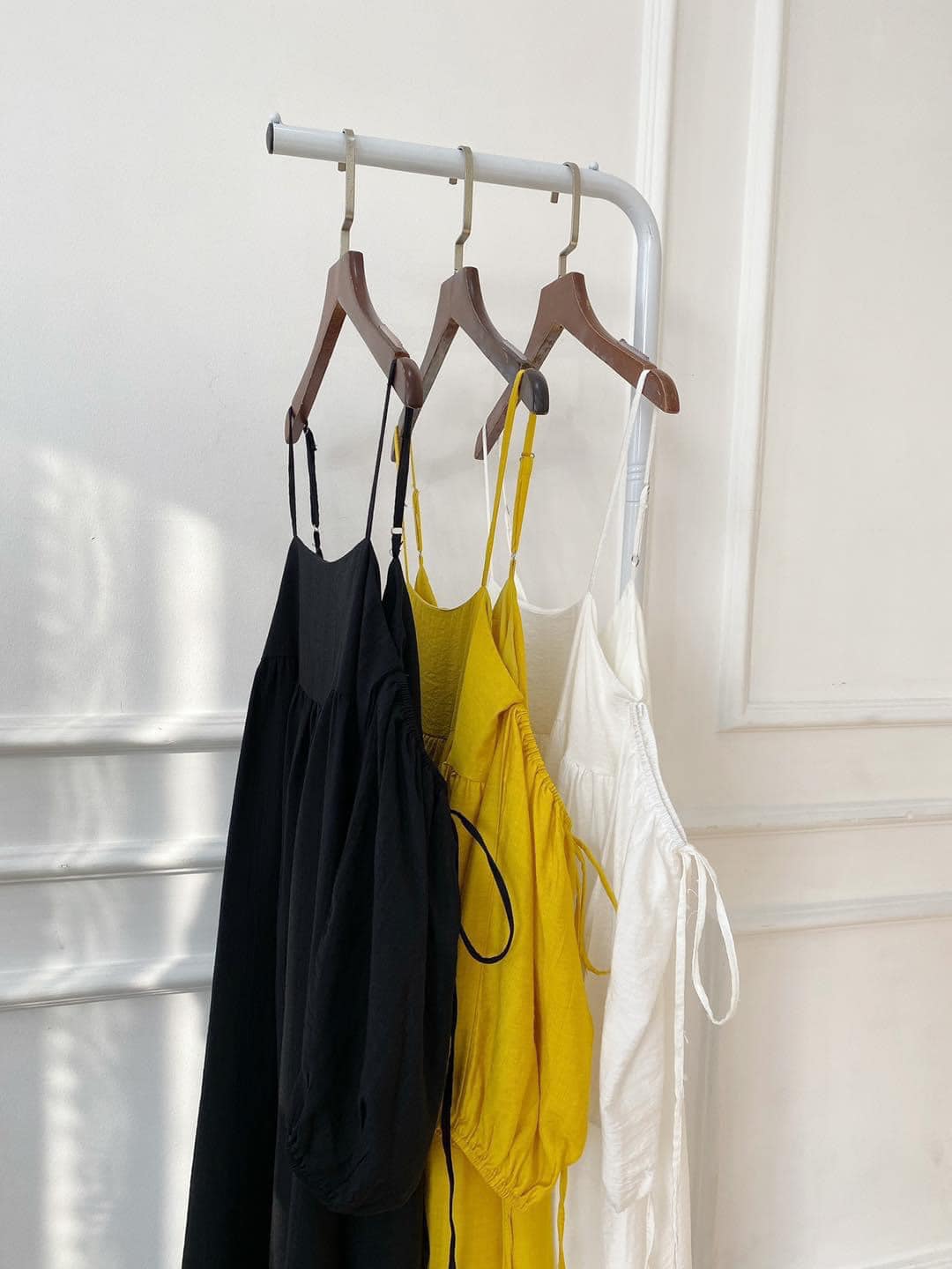 Đầm form suôn 2 dây rớt vai nữ tính, dịu dàng