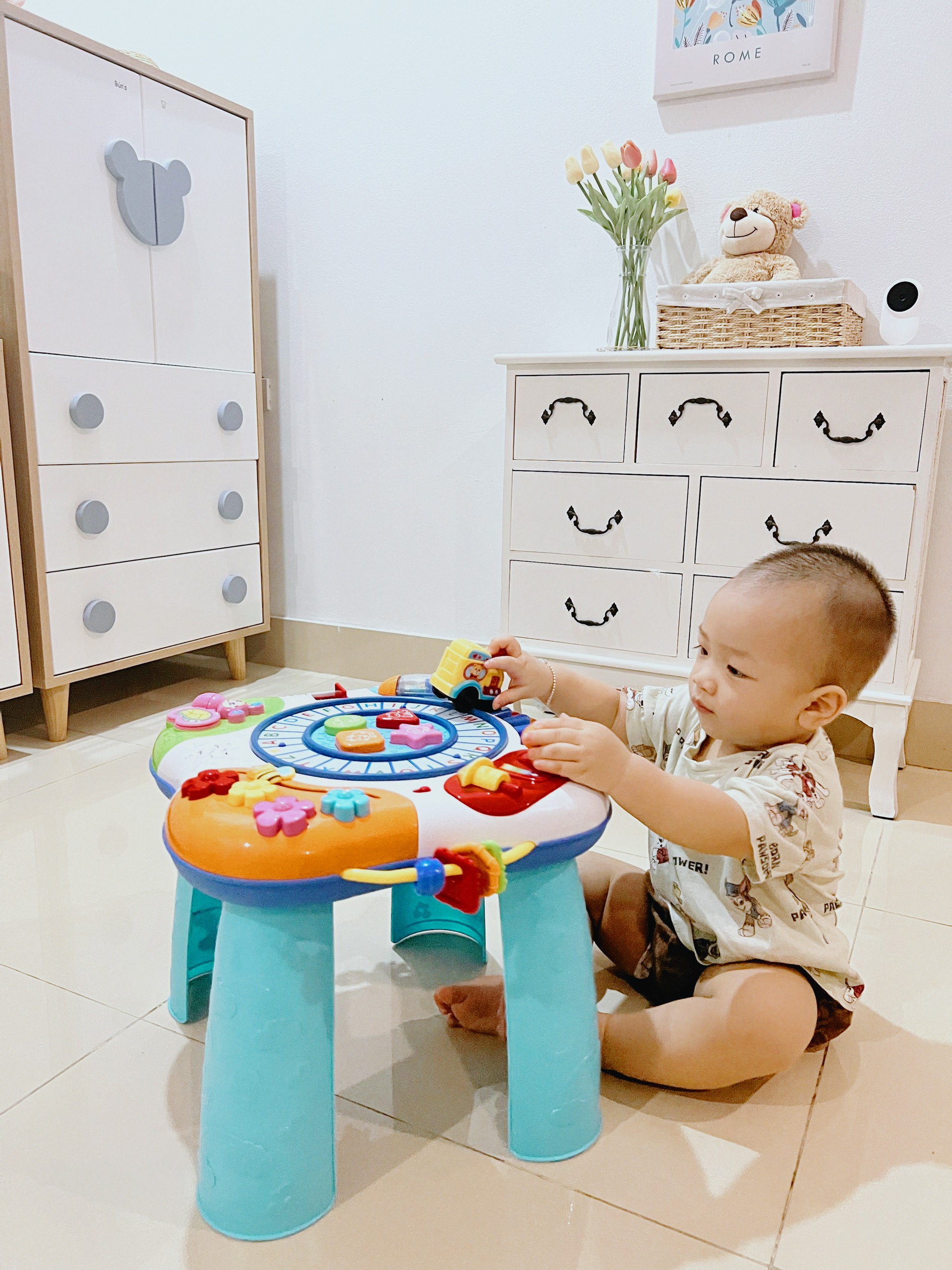 Bàn nhạc đồ chơi tập đứng cho bé học chữ có nhạc bằng nhựa 0801 hiệu Winfun giúp bé vừa chơi vừa học, phát triển kỹ năng