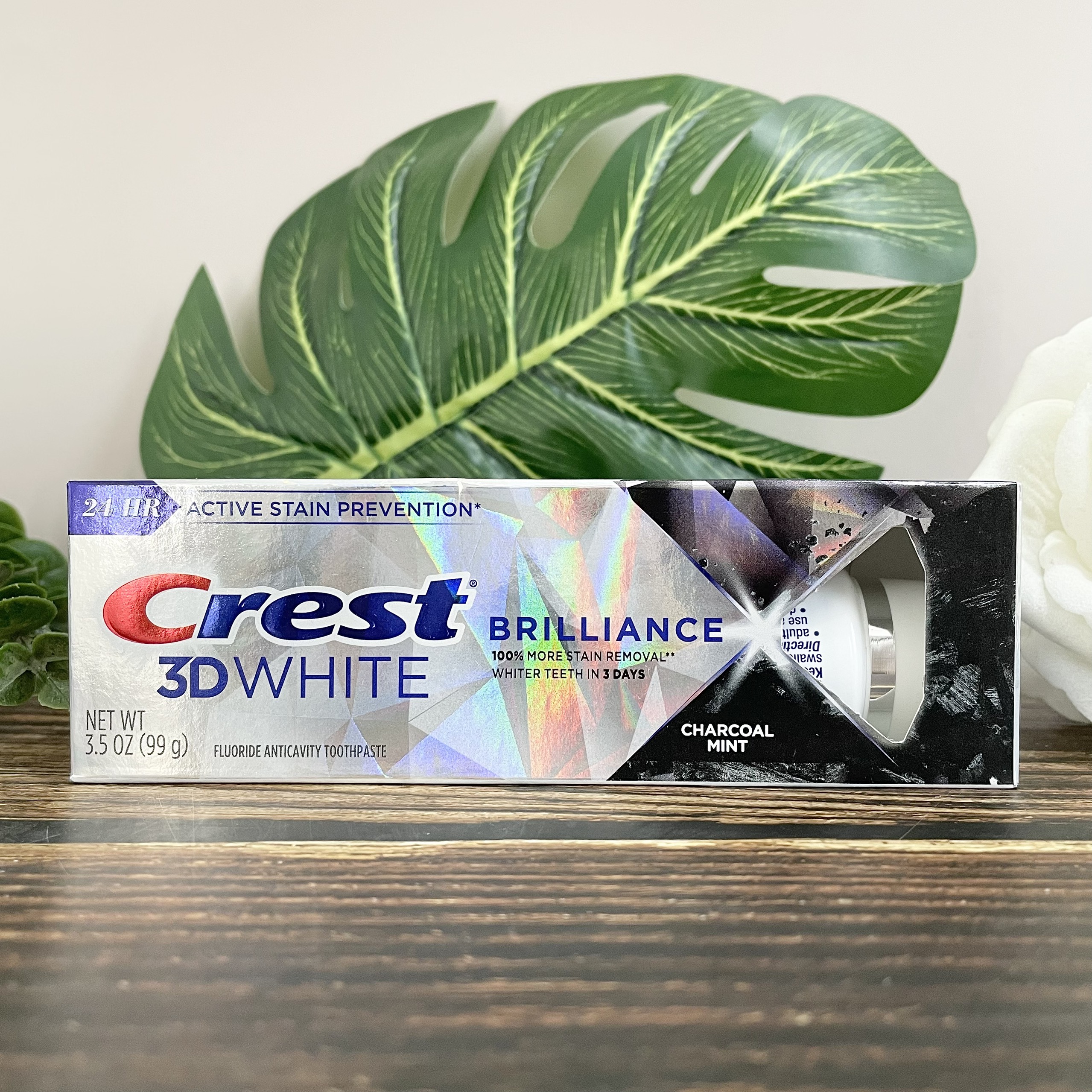 Kem Đánh Răng Crest 3D White Brilliance Charcoal Mint 99g Hàng Nhập Mỹ