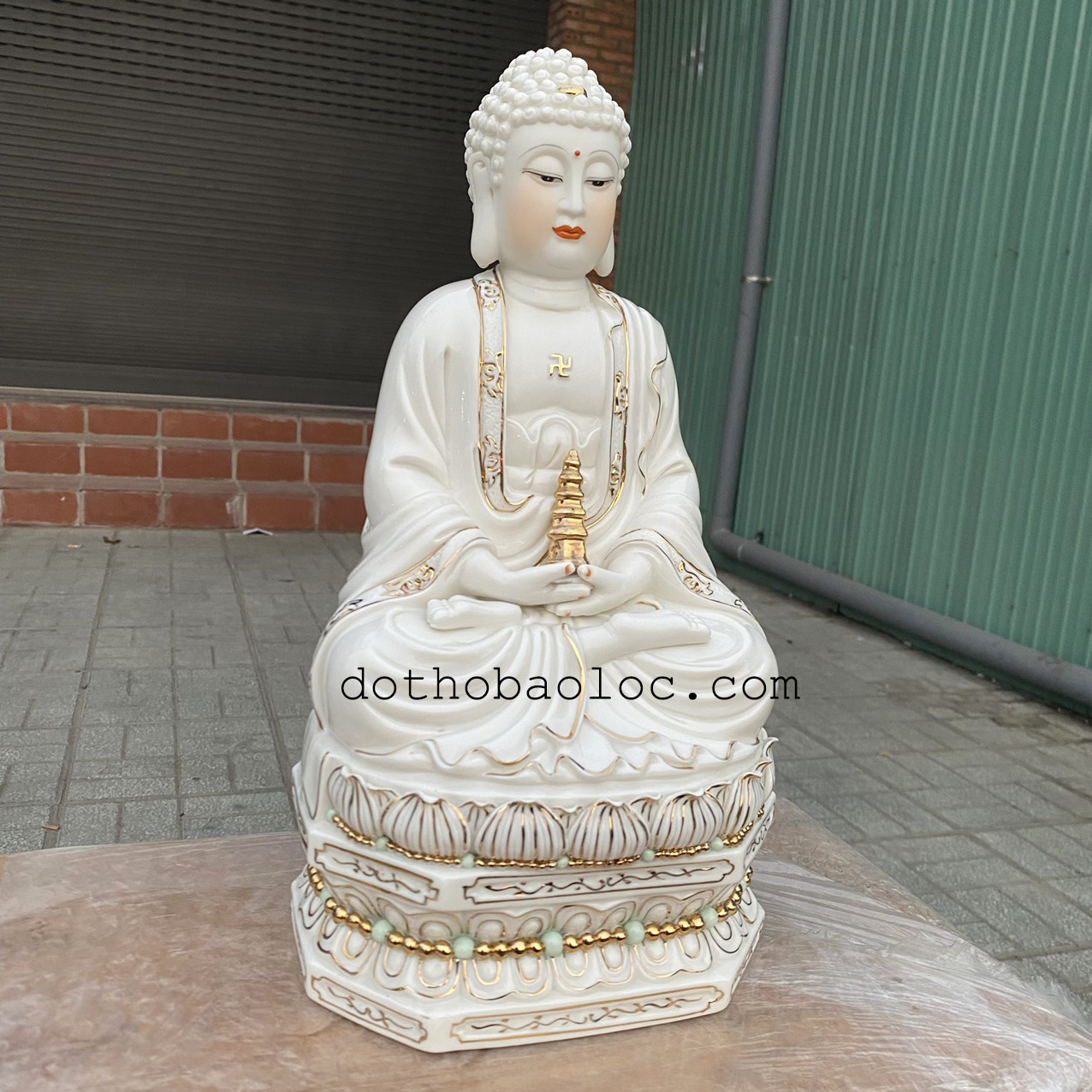 Tượng Phật Thích Ca Mâu Ni ngồi trên đài sen bằng sứ trắng cao cấp – Cao 37cm