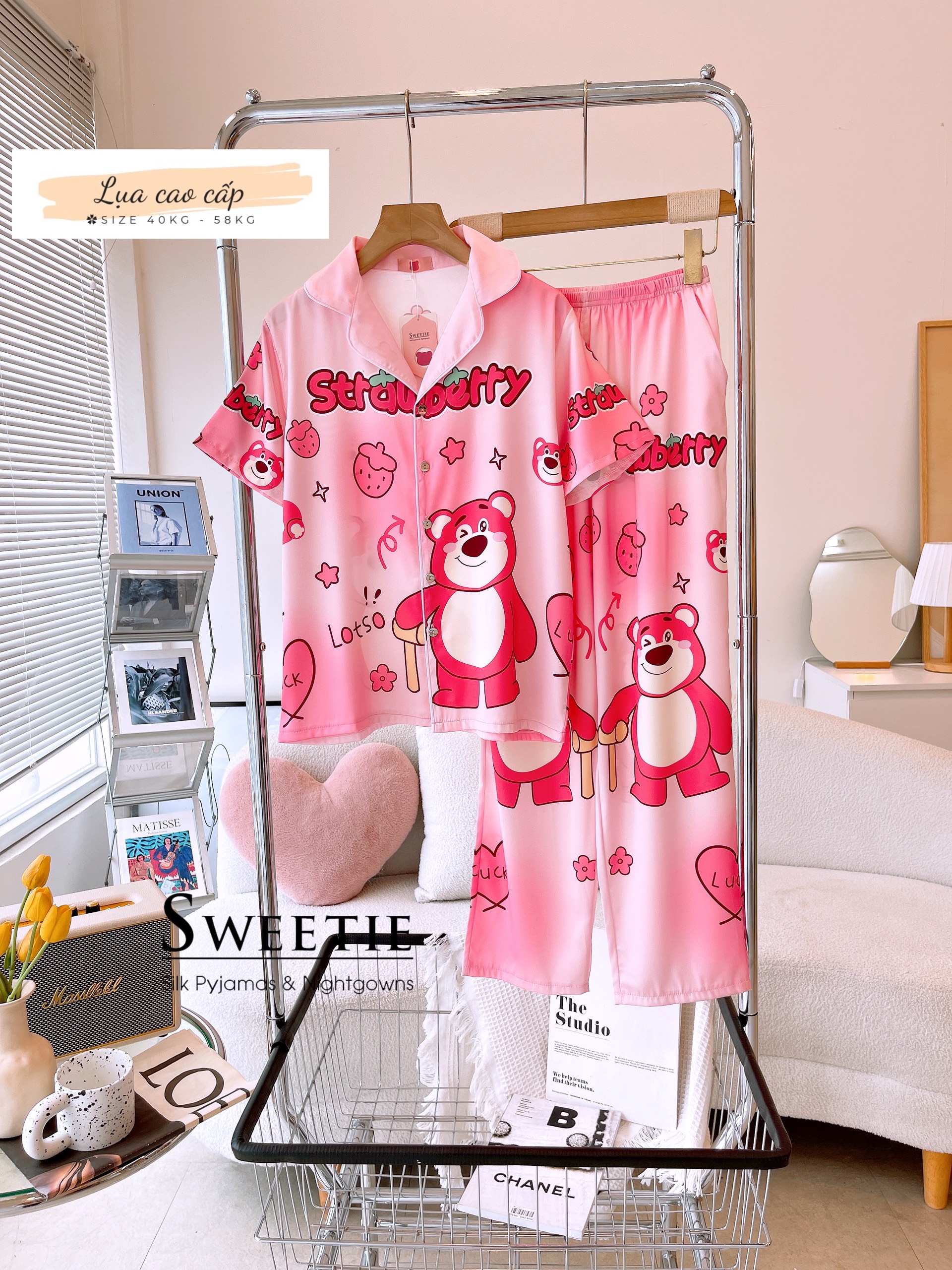 [HCM] (40-58kg) Đồ bộ pijama nữ chất liệu lụa cao cấp đùi TNQN-TNQD-TDQD. gấu lotso-gấu pooh-chuột minnie-vịt daisy-con mèo-mảnh ghép-thỏ dâu-voi con-gấu trắng-doraemon-cún/chó-chim cánh cụt-gấu teddy-cô bé-con mèo