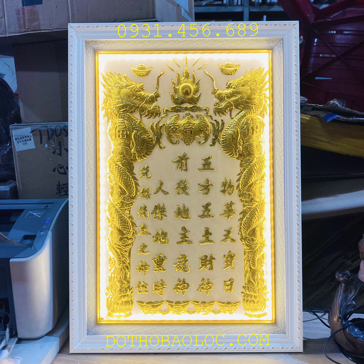 Bài vị Thần Tài Thỏ Địa dát vàng 24 K Cao 60cm x Ngang 42cm – Nền trắng, Có đèn