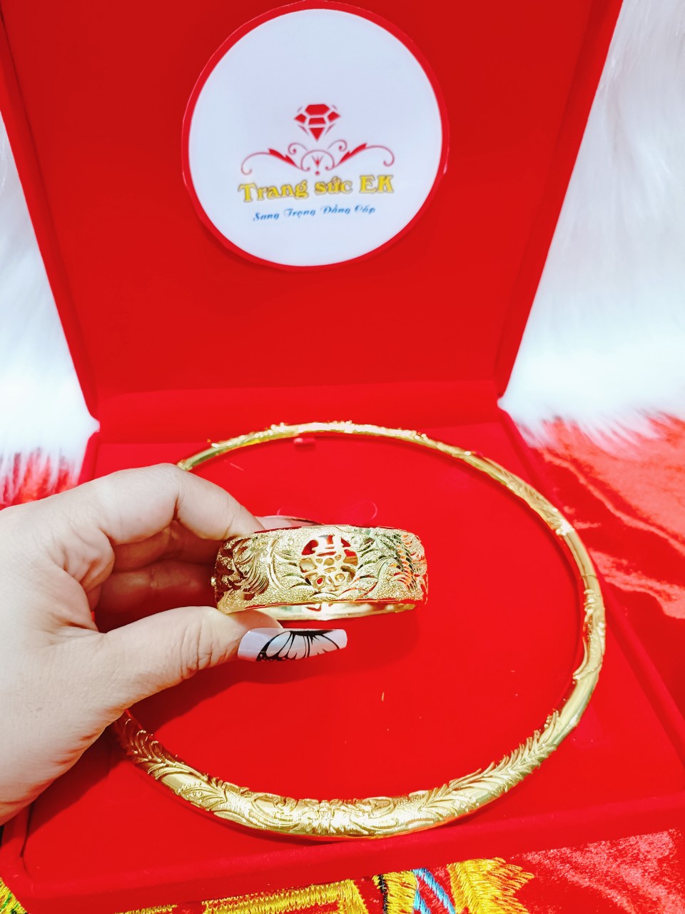 Dây chuyền cưới chạm hoa mạ