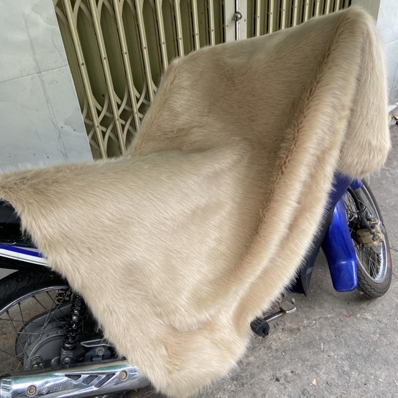 Thảm lông màu kem sữa dày