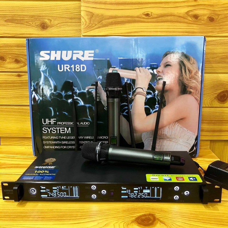 Micro không dây Shure UR18D - Mic karaoke gia đình, sân khấu chuyên nghiệp - Đầu thu anten 4 râu - Độ nhạy cao, bắt sóng xa, chống hú rít - Thiết kế sang trọng, bắt mắt - Dễ dàng phối ghép với các thiết bị âm thanh khác - Hàng nhập khẩu loại I