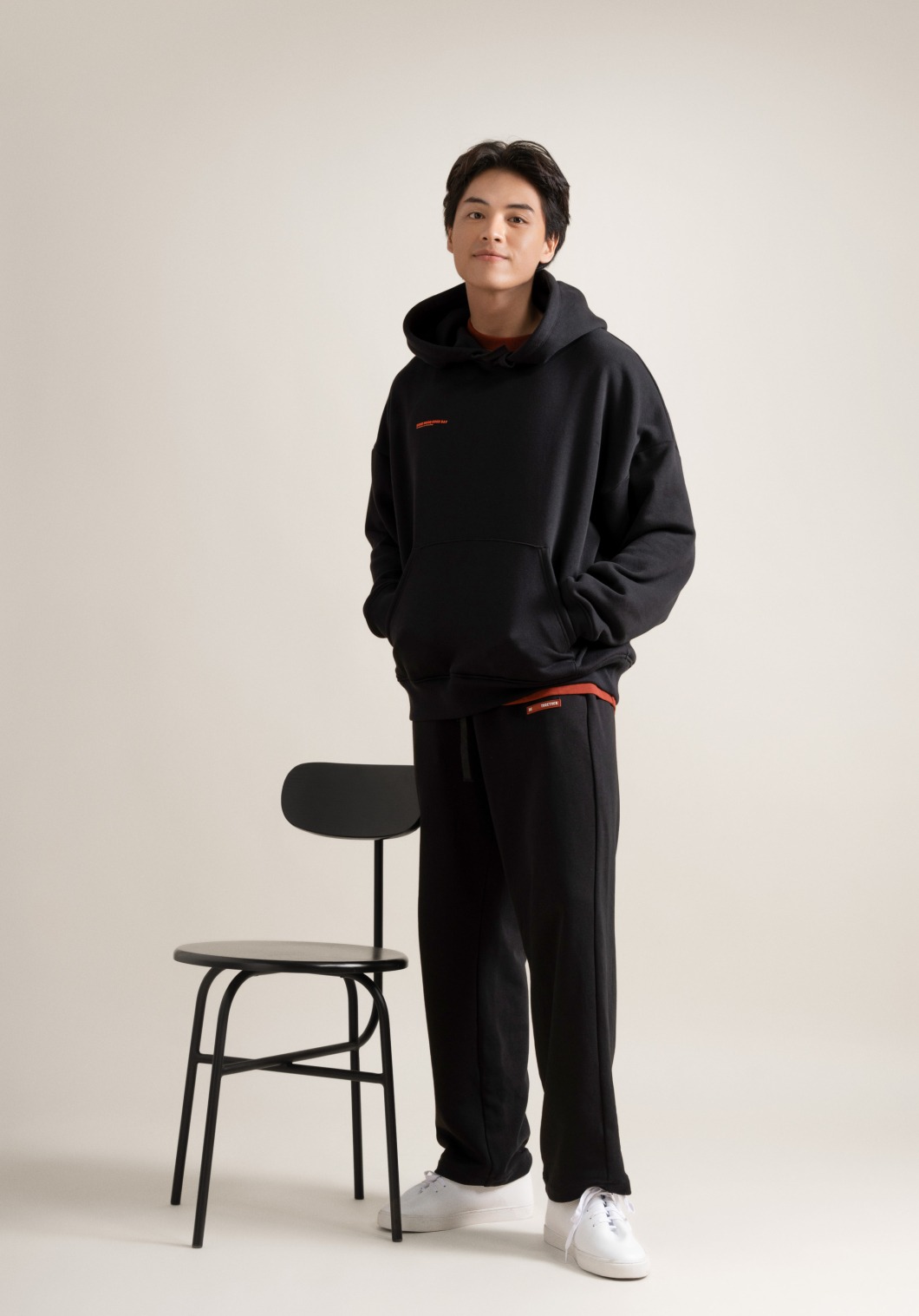 Áo Hoodie ROUTINE Unisex Có Túi Mũ In Chữ Form Loose màu đen - 10F23HODU003 | LASTORE MENSWEAR