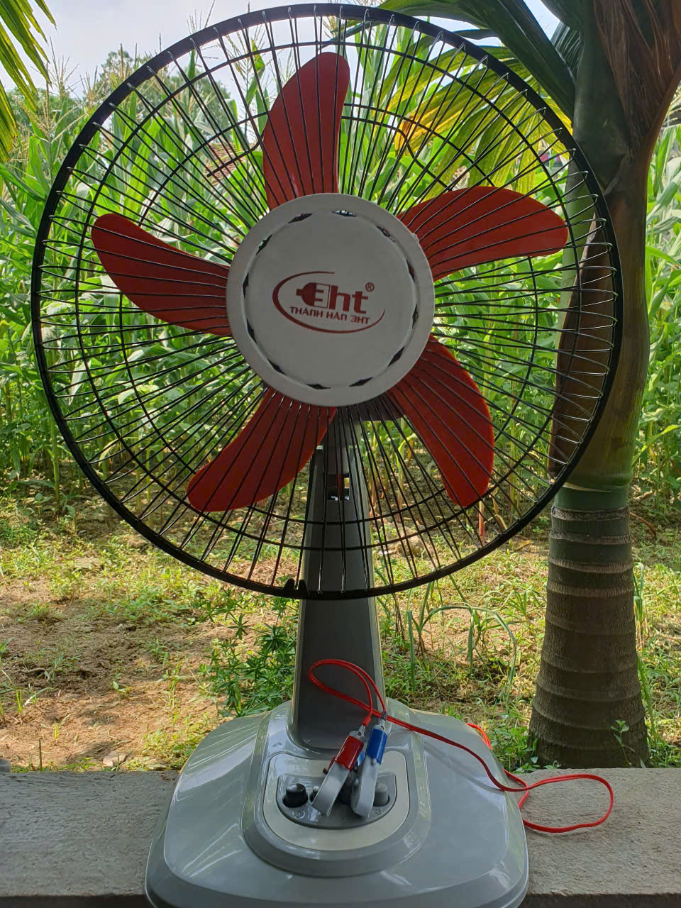 Quạt Kẹp Bình 12V, Có 3 Tốc Độ Gió Khác Nhau, Loại CN B3, Cánh 30cm gió mạnh.