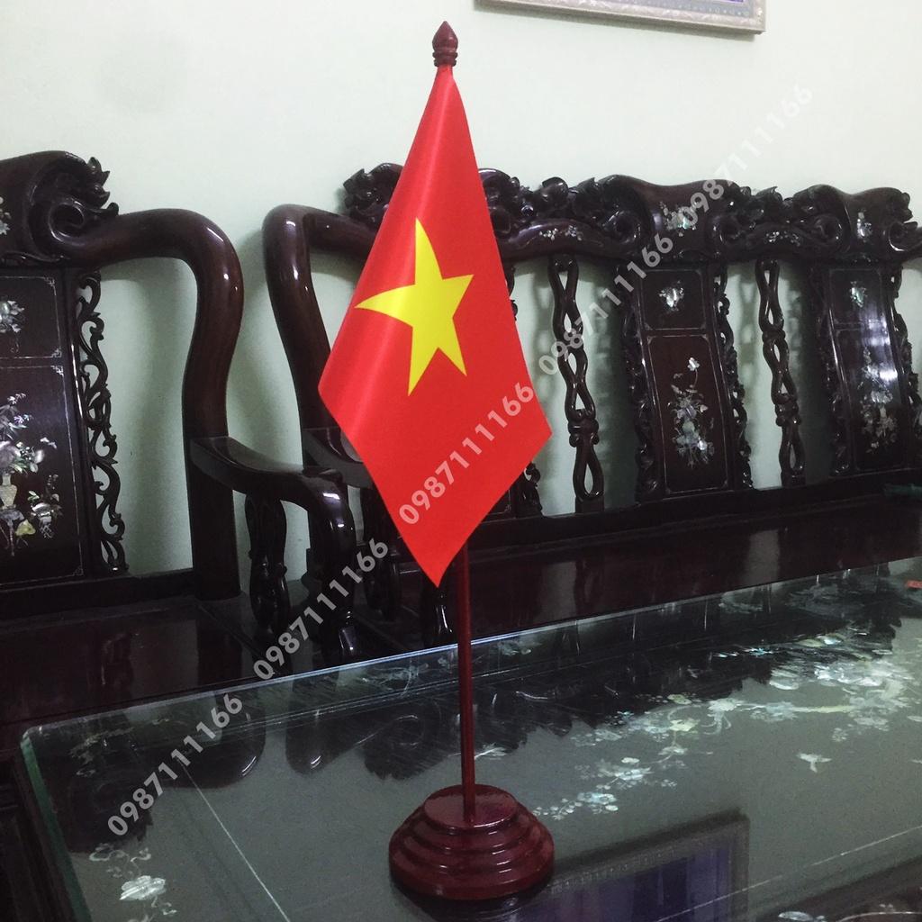 Cờ Để Bàn Đế gỗ Cắm 1 cờ Việt Nam In Kỹ Thuật Số