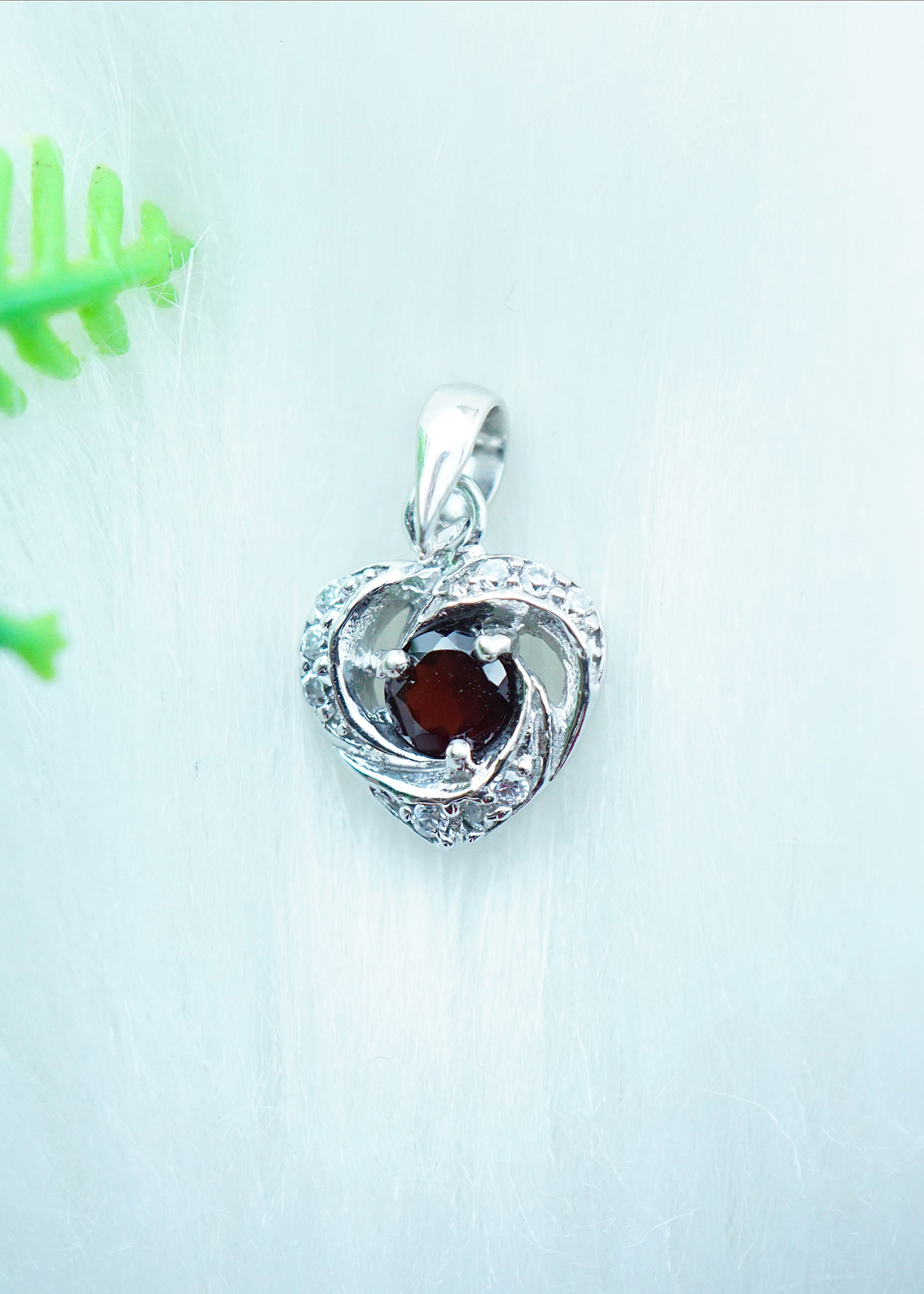 Mặt dây chuyền bạc 925 đính đá Garnet ngọc hồng lựu tự nhiên kiểu trái tim MDG2