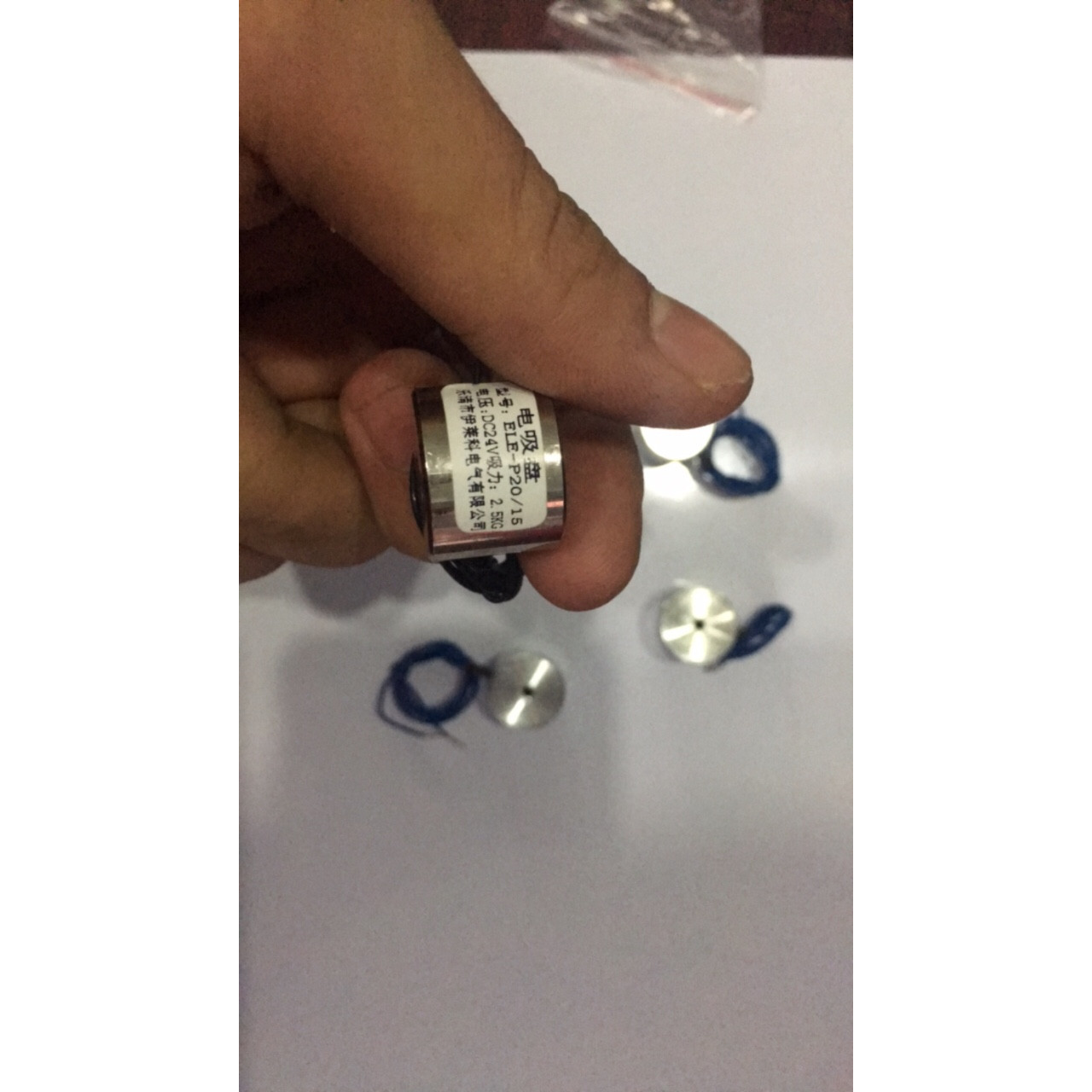 Nam châm điện nâng 2.5kg - 12v