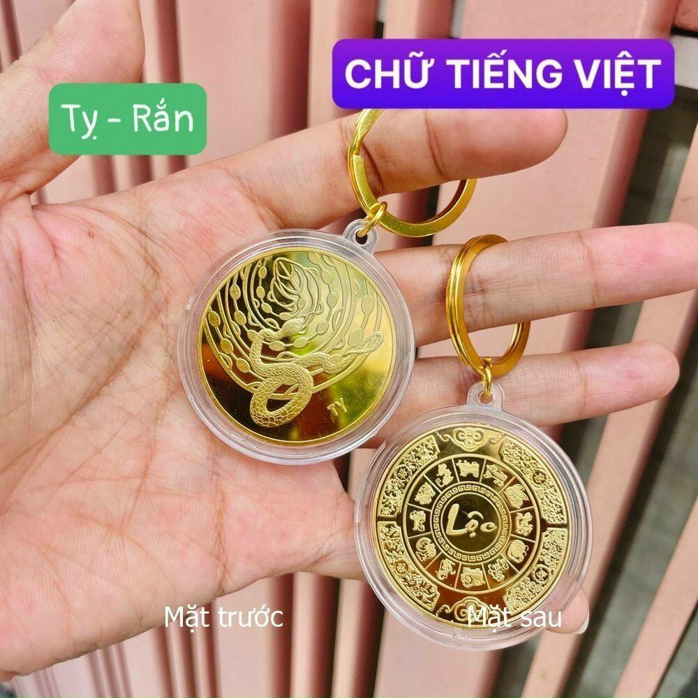 Móc khóa 12 Con Giáp May Mắn mạ vàng ứng với số tuổi của bạn đem lại May mắn và Tài Lộc treo bên túi xách chìa khóa.
