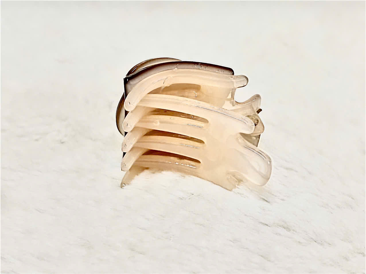 Kẹp Tóc Mái Mini Hình Quả Dâu Đính Đá – Phụ Kiện Trẻ Trung Cho Mái Tóc Xinh