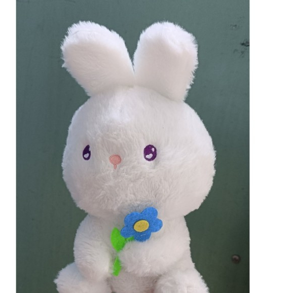 Gấu bông thỏ ôm hoa đáng yêu - Size 22cm - Quà tặng gấu bông thỏ trắng lông mịn dễ thương.