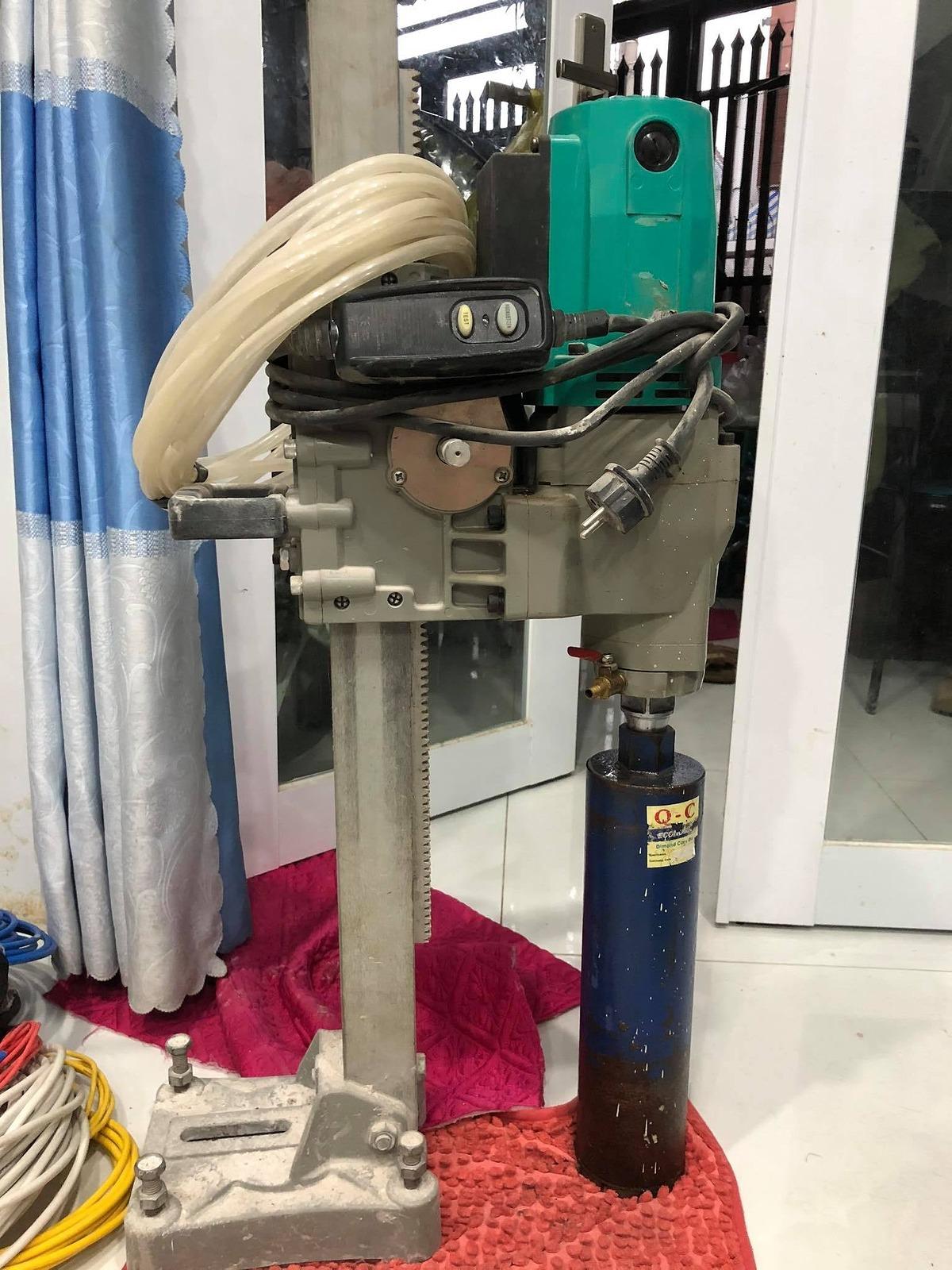 MÁY KHOAN ĐÁ 3800W DCA AZZ02-250A - HÀNG CHÍNH HÃNG