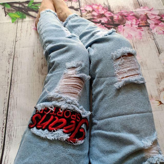 Quần baggy jeans hình chữ đỏ siêu đẹp