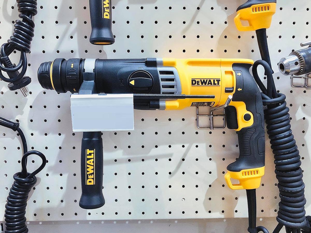 MÁY KHOAN BÚA 900W DEWALT D25144KA-B1- HÀNG CHÍNH HÃNG