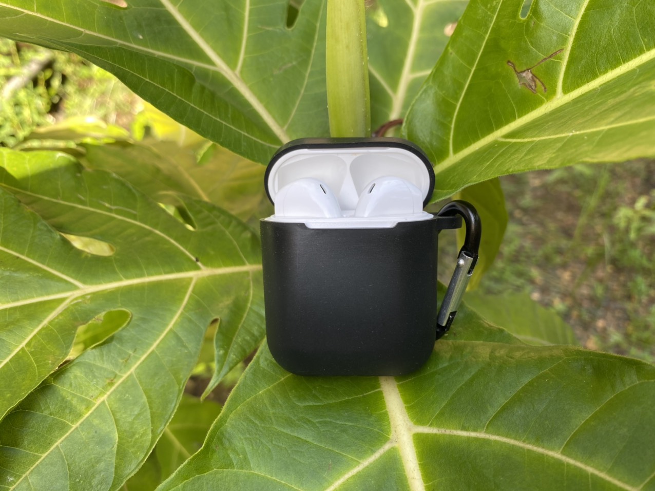 Vỏ đựng tai nghe - Bao đựng tai nghe - Túi đựng AirPods 1 &amp; 2 silicone kèm móc JM AP02 - Hàng nhập khẩu - OPTAIS55B