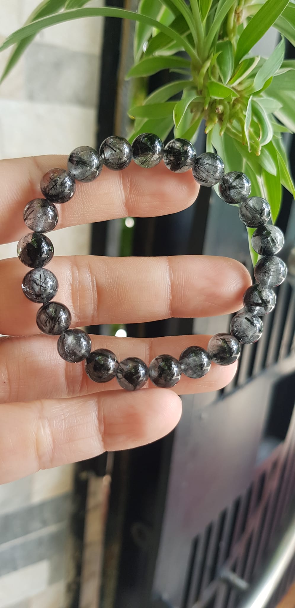 Vòng tay thạch anh tóc đen tự nhiên nữ size hạt 8mm màu đen trắng bóng đẹp hợp mệnh thủy mệnh Mộc đeo đẹp may mắn hợp mệnh tuổi tốt sức khỏe công việc ạ