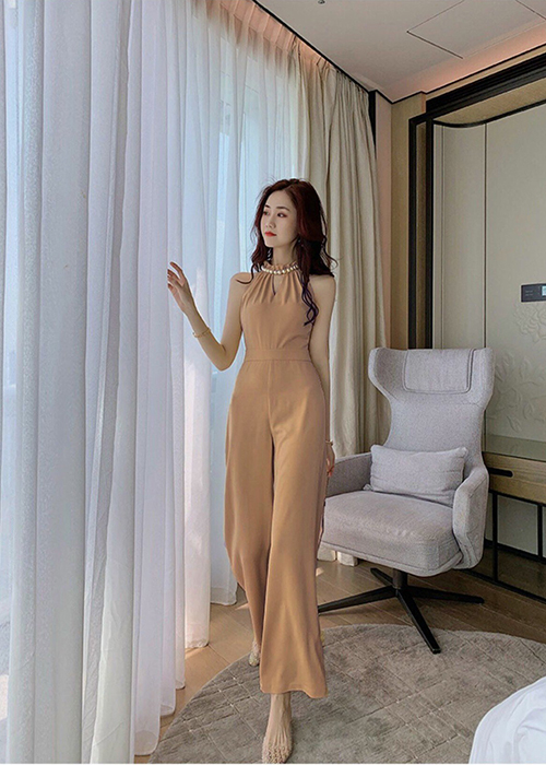 Jumpsuits Dài Cổ Yếm Đính Hạt Duyên Dáng