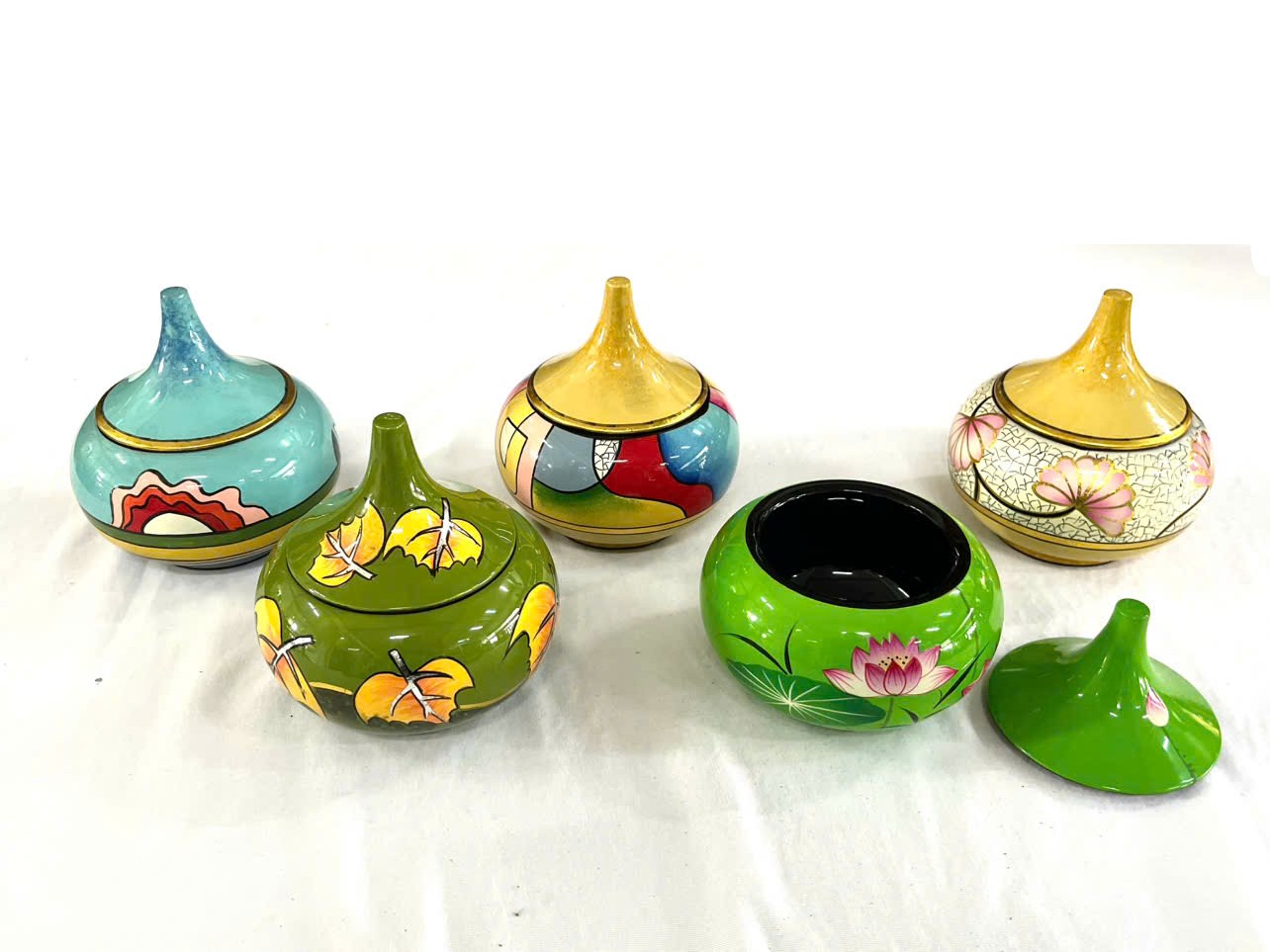Hủ bí sơn mài cao cấp thích hợp đựng vật dụng nhỏ, bánh kẹo, trang trí, làm quà tặng,...